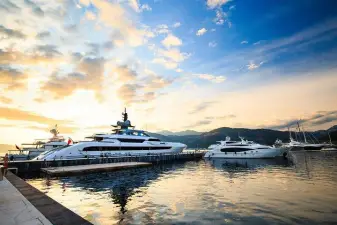 Private Tropical Gondola Dinner Cruise – Simpson Bay