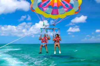 Parasailing Adventure – Aruba Sky and Caribbean Sea Views