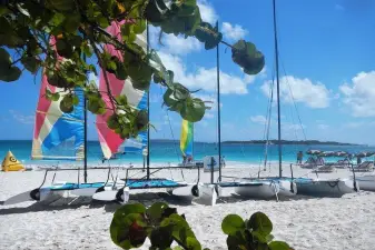 St. Maarten and St. Martin Tour – Beaches, Iguana Farm, Maho