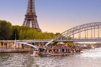 Seine River Cruise by Bateaux Parisiens – Eiffel Tower