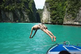 Phi Phi & Maya Bay Premium Speedboat Trip with Food & Pickup