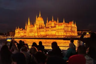 Budapest Danube River Night Cruise with Drink – Sightseeing Tour