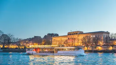 Seine River Evening Cruise with music from the Eiffel Tower