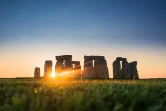 Stonehenge and Bath Day Tour from London with Optional Windsor