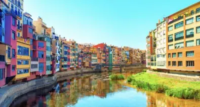 [Exclusive Private charter car] Barcelona, ​​Spain: Sagrada Familia, Casa Milà, Mount Santa Maria, Tossa, and other popular routes. Private charter car day trip with a Chinese-speaking driver.